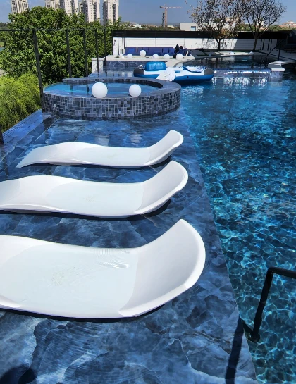 בריכה שחייה מותאמת אישית